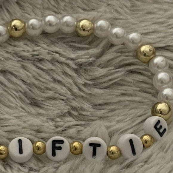 Eras Tour - Swiftie Friendship Bracelet - Picture 2 of 2